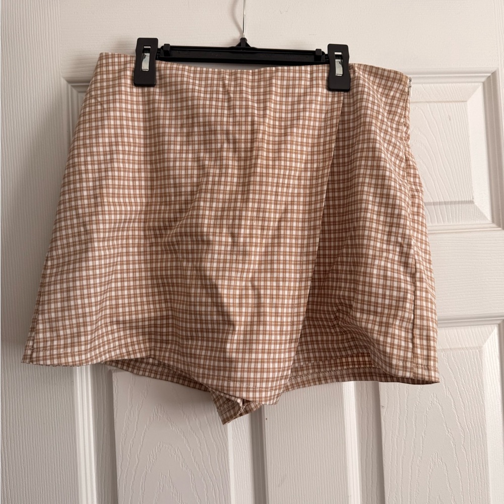 Plaid High-Waist Women’s Skort - Tan & White